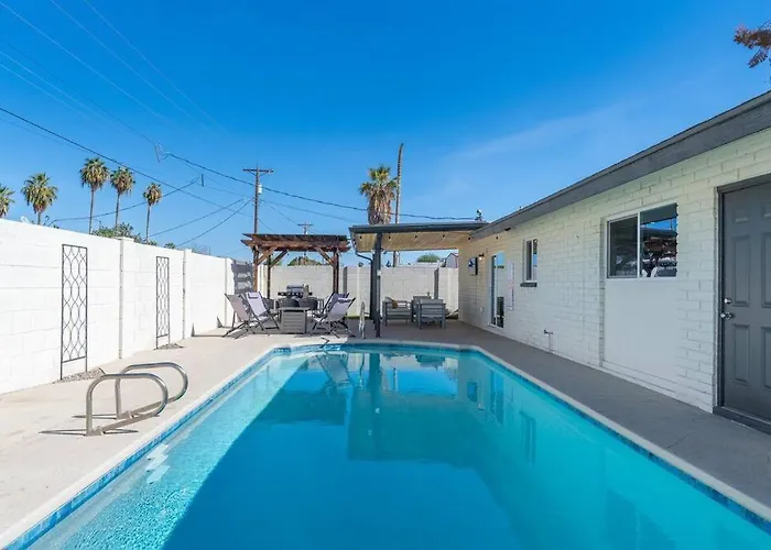 Cozy Warm Oasis-heated Pool-perfect Location-spring Trn