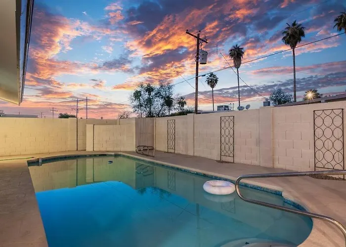 Cozy Warm Oasis-heated Pool-perfect Location-spring Trn Phoenix