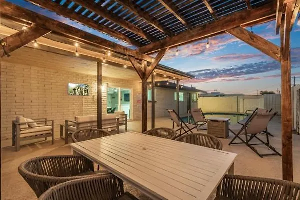 Ferienhaus Cozy Warm Oasis-heated Pool-perfect Location-spring Trn